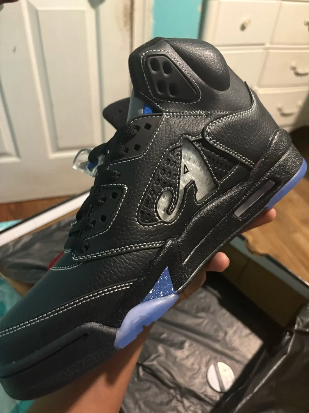 Jordan Men's Black and Blue Sneakers